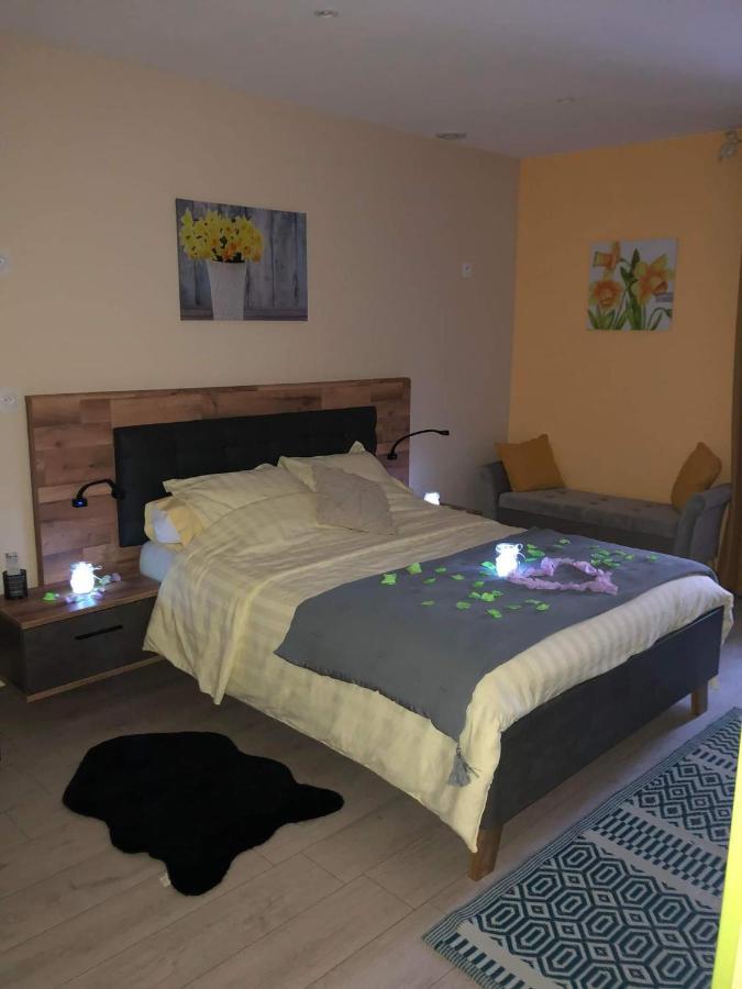 Jonquille Chic La Piccola Venezia Bed & Breakfast Vrecourt Ngoại thất bức ảnh
